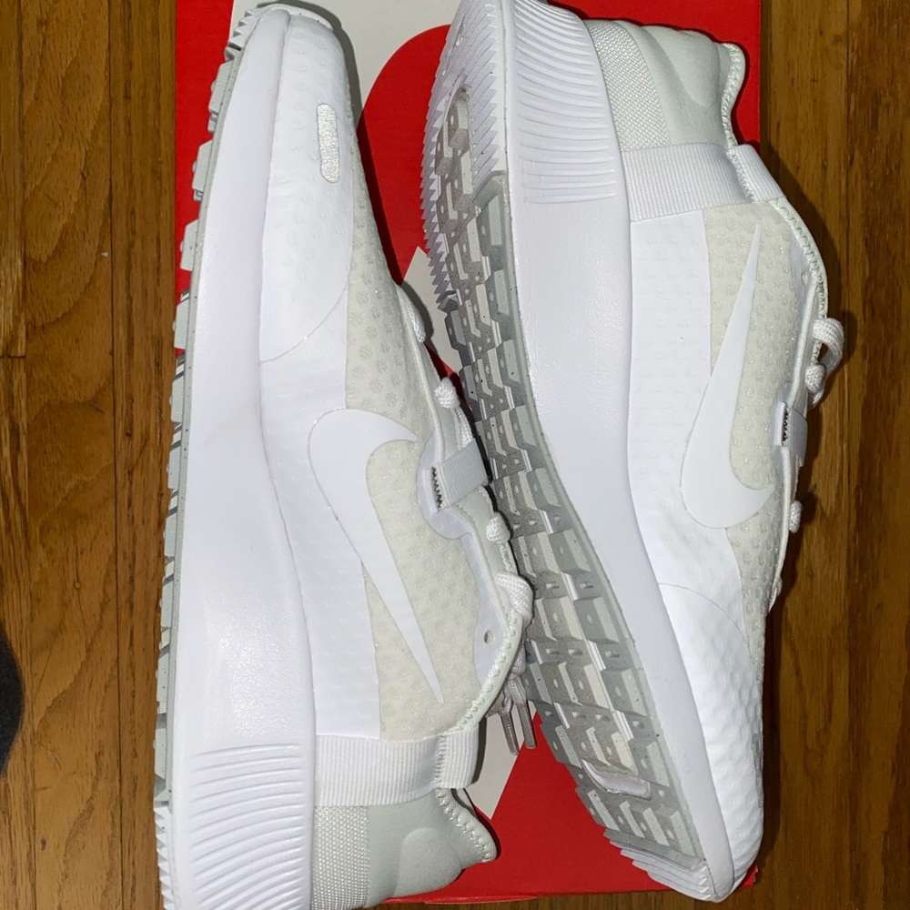 Nike Reposto Women’s Sneakers
